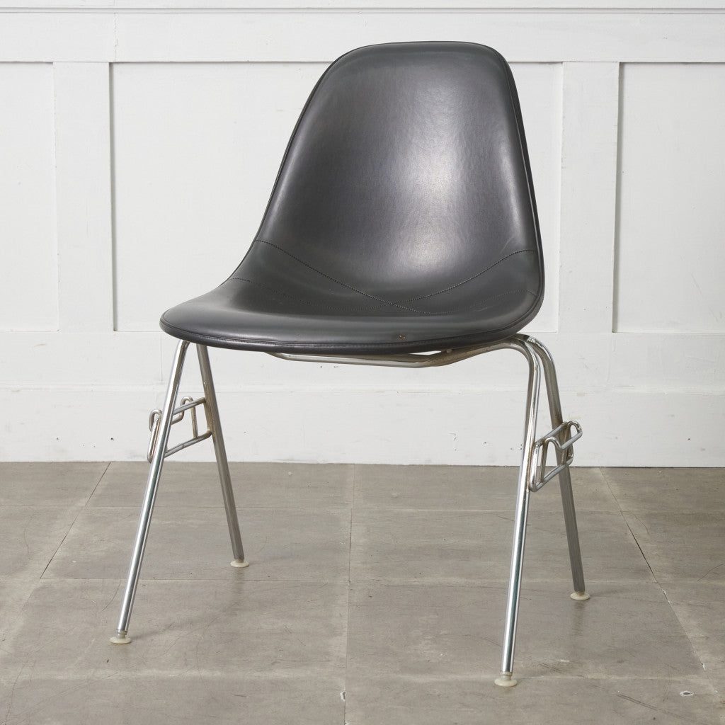 サイドシェルチェア スタッキングベース