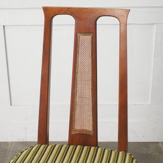 TRIUNE サイドチェア