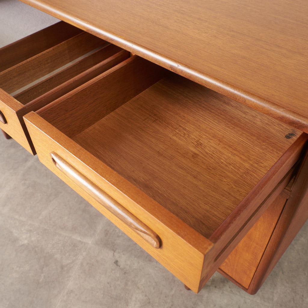 Fresco 脚付きサイドボード (4072)