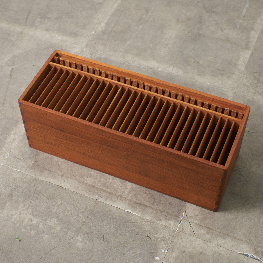 チーク材 壁掛けCDラック｜KALMAR Designs – rocca rocca