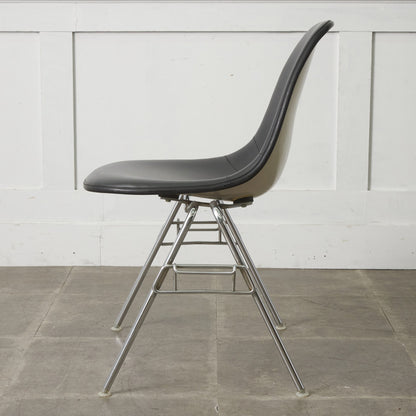 サイドシェルチェア スタッキングベース