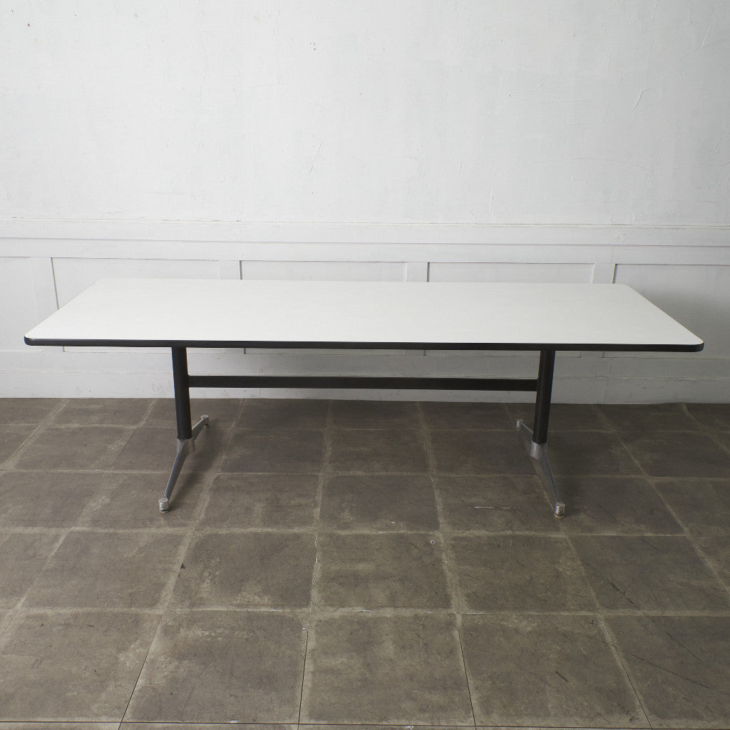 イームズ コントラクトベース ミーティングテーブル – rocca rocca