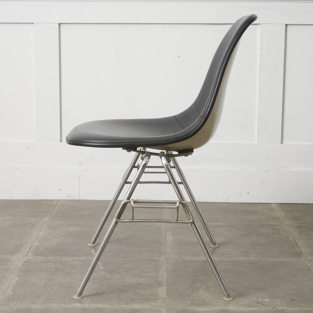 サイドシェルチェア スタッキングベース