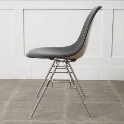 サイドシェルチェア スタッキングベース