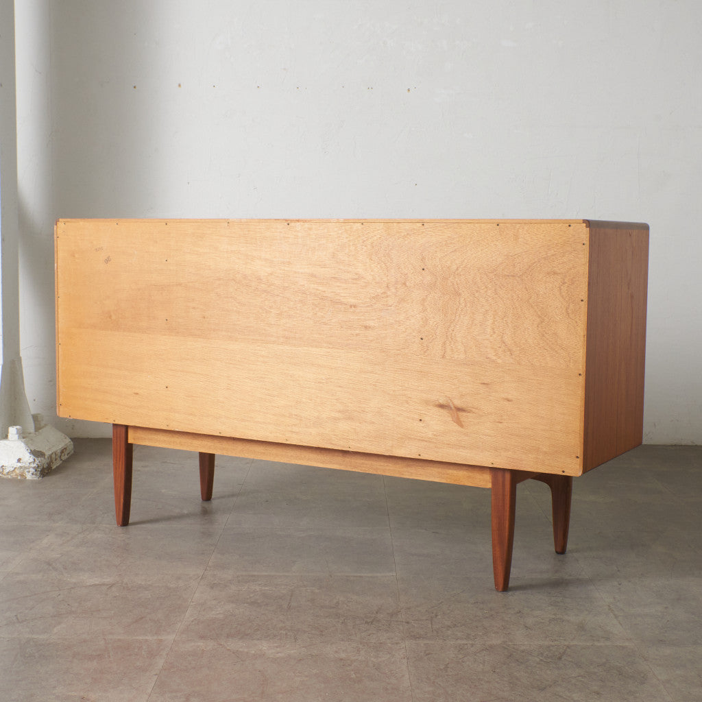 Fresco 脚付きサイドボード (4072)｜ジープラン G-PLAN｜ビクター