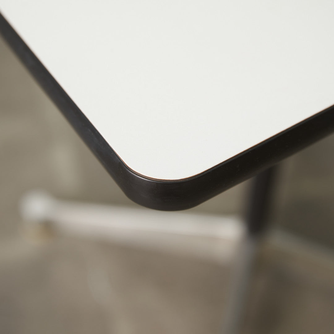 イームズ コントラクトベース テーブル