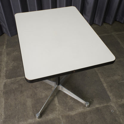 イームズ コントラクトベース テーブル