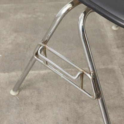 サイドシェルチェア スタッキングベース