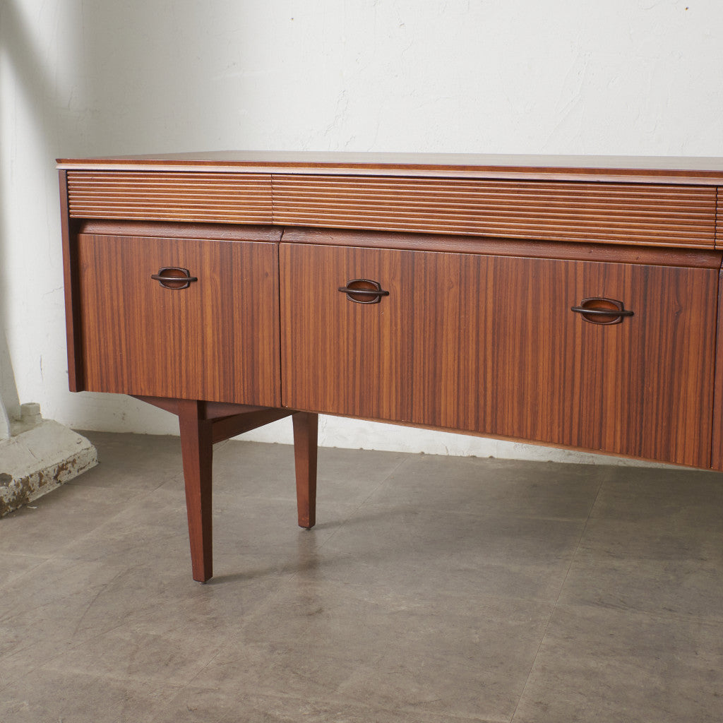 英国ヴィンテージ サイドボード