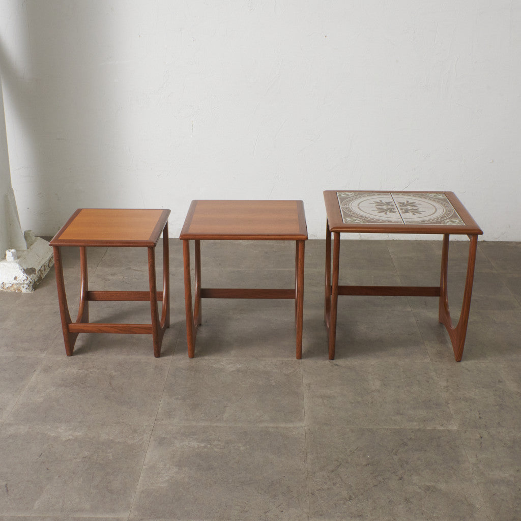 Astro セラミックタイルトップ ネストテーブル