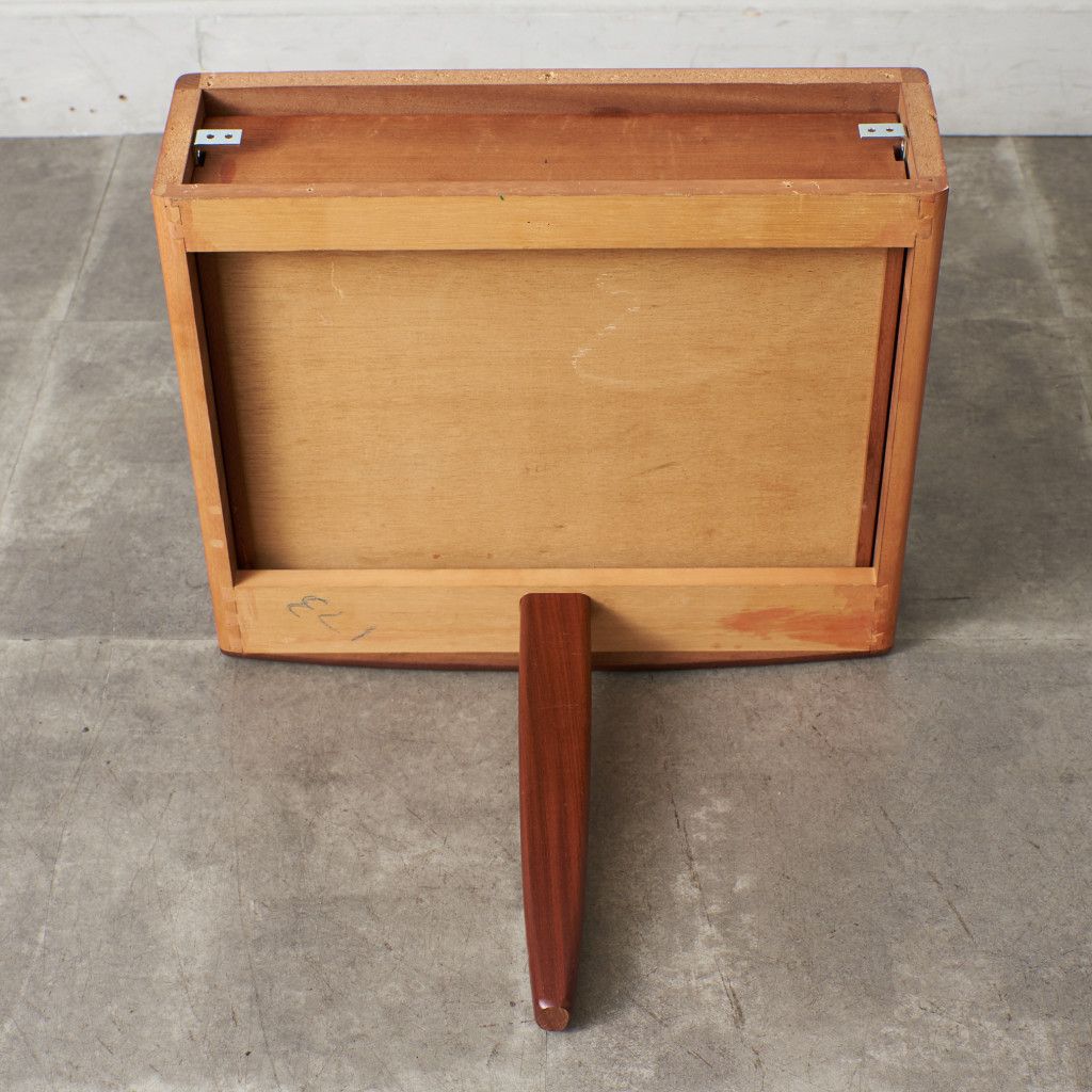 Fresco ベッドサイドテーブル