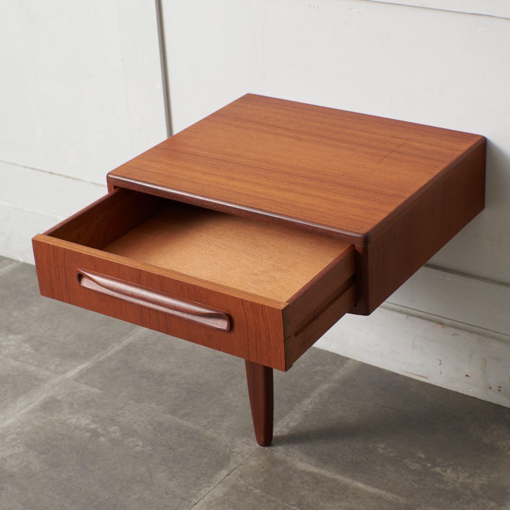 Fresco ベッドサイドテーブル