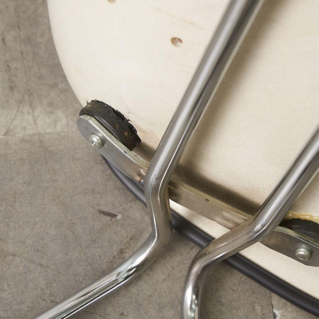 サイドシェルチェア スタッキングベース