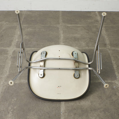 サイドシェルチェア スタッキングベース