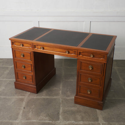 TRIUNE 両袖デスク