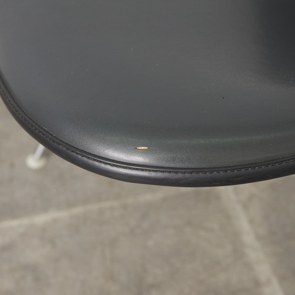 サイドシェルチェア スタッキングベース