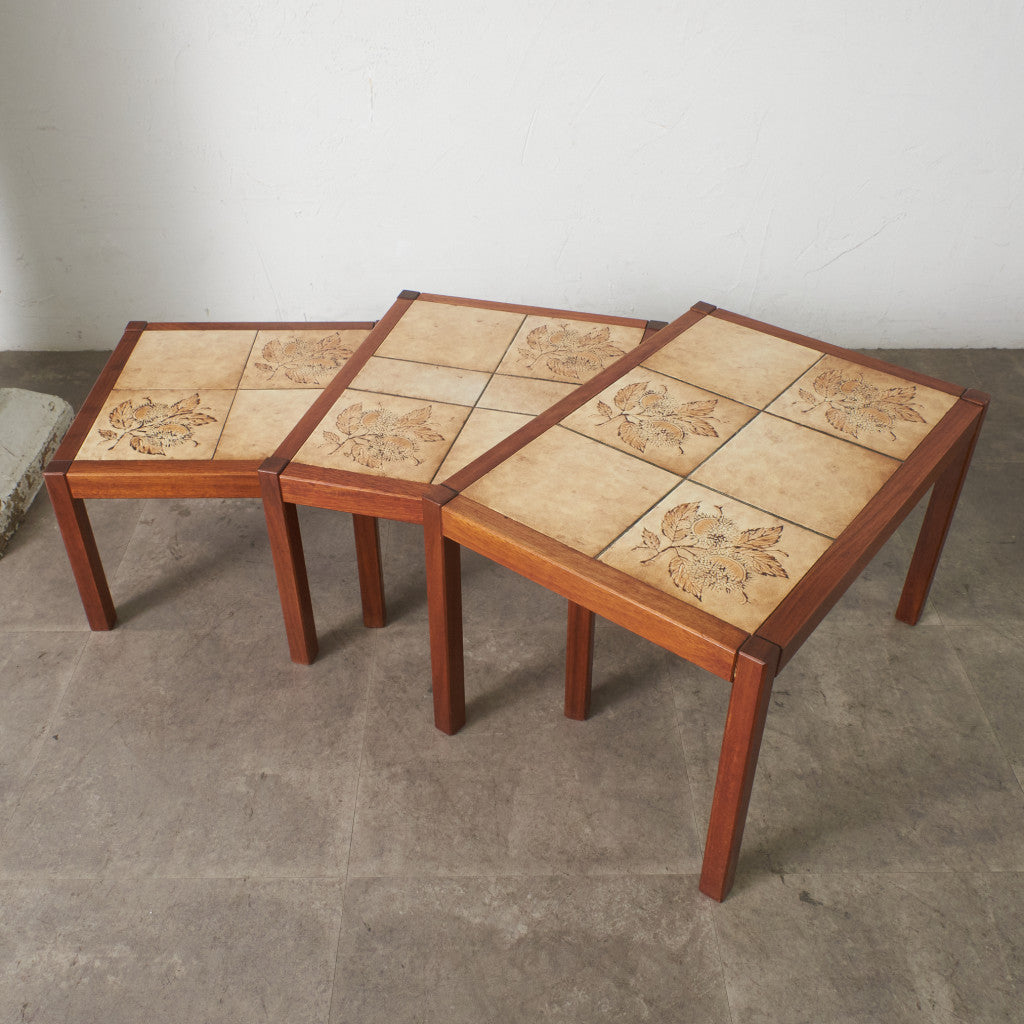 英国ヴィンテージ タイルトップ ネストコーヒーテーブル｜rocca rocca