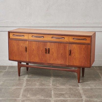 Fresco 脚付きサイドボード (4072)｜ジープラン G-PLAN｜ビクター・ブラムウェル・ウィルキンス Victor Bramwell Wilkins