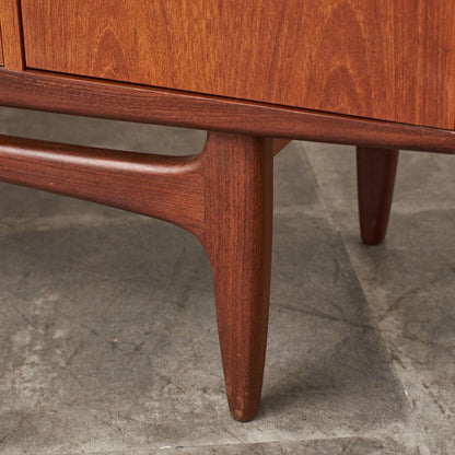 Fresco 脚付きサイドボード (4072)｜ジープラン G-PLAN｜ビクター・ブラムウェル・ウィルキンス Victor Bramwell Wilkins