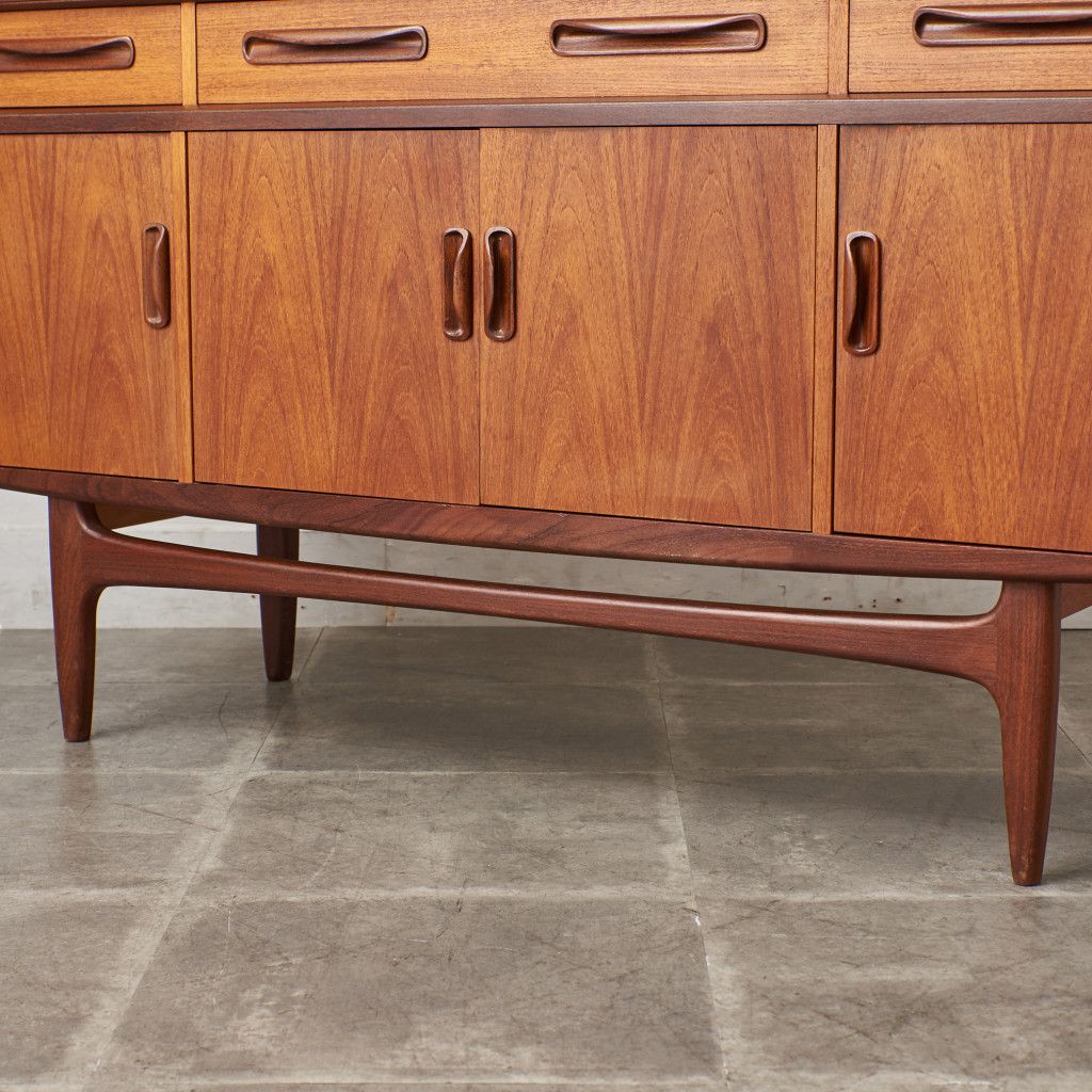 Fresco 脚付きサイドボード (4072)｜ジープラン G-PLAN｜ビクター・ブラムウェル・ウィルキンス Victor Bramwell Wilkins