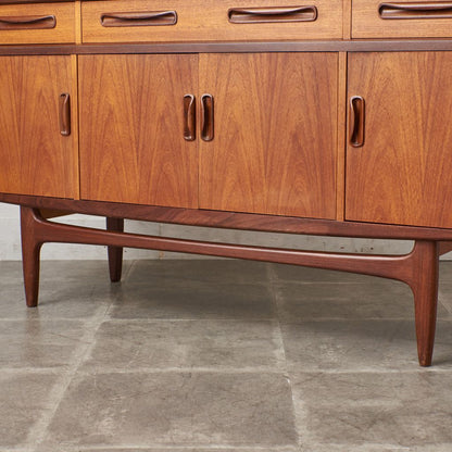 Fresco 脚付きサイドボード (4072)｜ジープラン G-PLAN｜ビクター・ブラムウェル・ウィルキンス Victor Bramwell Wilkins