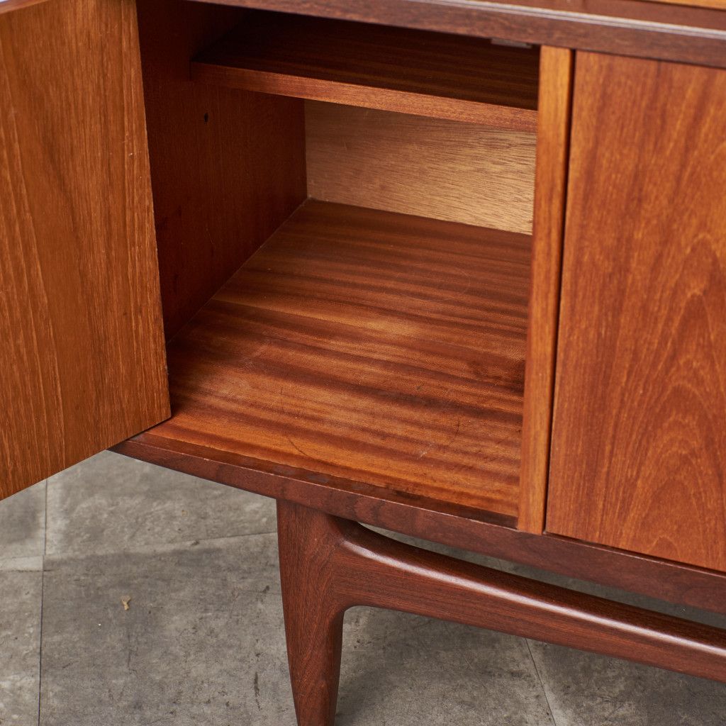 Fresco 脚付きサイドボード (4072)｜ジープラン G-PLAN｜ビクター・ブラムウェル・ウィルキンス Victor Bramwell Wilkins