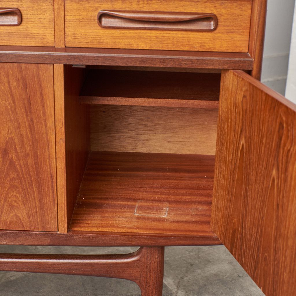 Fresco 脚付きサイドボード (4072)｜ジープラン G-PLAN｜ビクター・ブラムウェル・ウィルキンス Victor Bramwell Wilkins