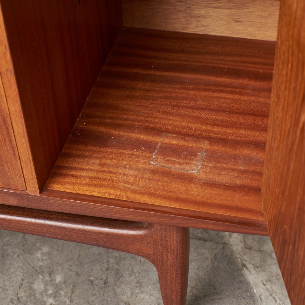 Fresco 脚付きサイドボード (4072)｜ジープラン G-PLAN｜ビクター・ブラムウェル・ウィルキンス Victor Bramwell Wilkins