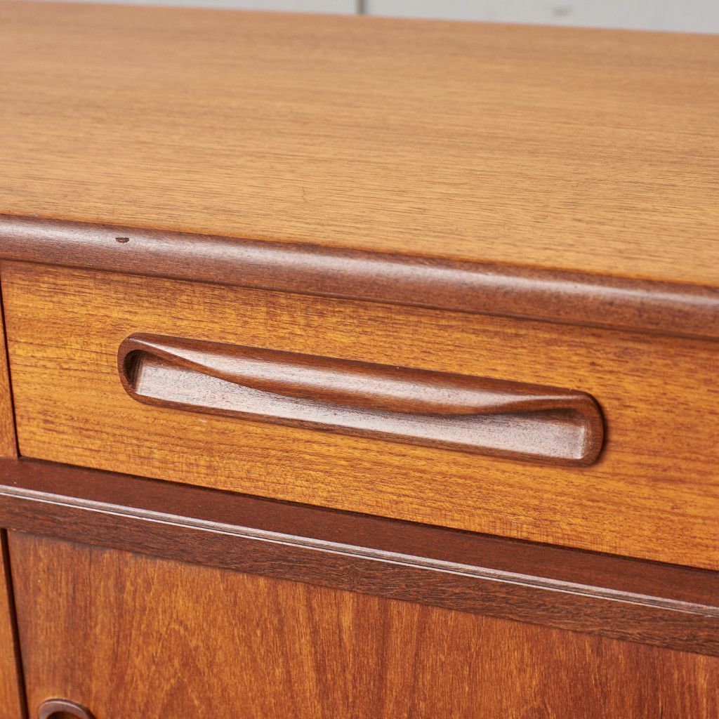 Fresco 脚付きサイドボード (4072)｜ジープラン G-PLAN｜ビクター・ブラムウェル・ウィルキンス Victor Bramwell Wilkins