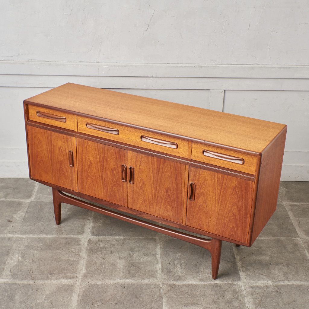 Fresco 脚付きサイドボード (4072)｜ジープラン G-PLAN｜ビクター・ブラムウェル・ウィルキンス Victor Bramwell Wilkins