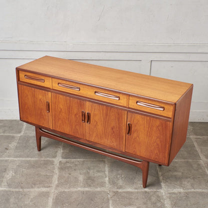 Fresco 脚付きサイドボード (4072)｜ジープラン G-PLAN｜ビクター・ブラムウェル・ウィルキンス Victor Bramwell Wilkins