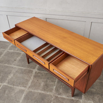 Fresco 脚付きサイドボード (4072)｜ジープラン G-PLAN｜ビクター・ブラムウェル・ウィルキンス Victor Bramwell Wilkins