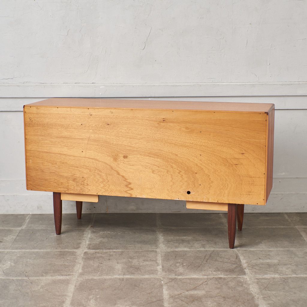 Fresco 脚付きサイドボード (4072)｜ジープラン G-PLAN｜ビクター・ブラムウェル・ウィルキンス Victor Bramwell Wilkins