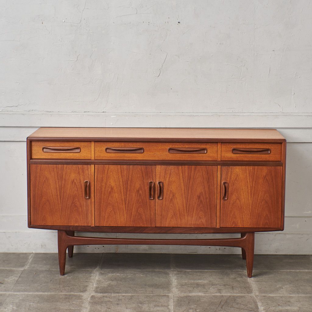 Fresco 脚付きサイドボード (4072)｜ジープラン G-PLAN｜ビクター・ブラムウェル・ウィルキンス Victor Bramwell Wilkins