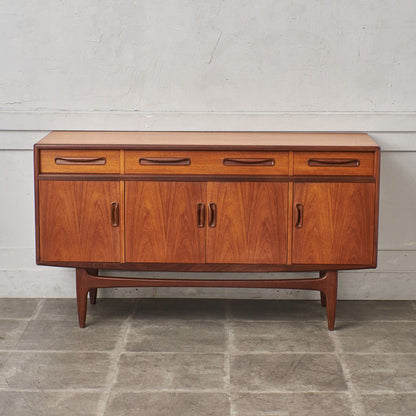 Fresco 脚付きサイドボード (4072)｜ジープラン G-PLAN｜ビクター・ブラムウェル・ウィルキンス Victor Bramwell Wilkins