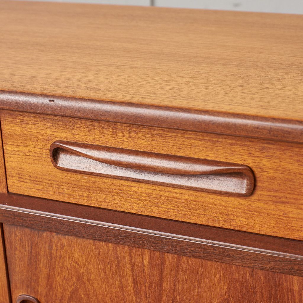 Fresco 脚付きサイドボード (4072)｜ジープラン G-PLAN｜ビクター・ブラムウェル・ウィルキンス Victor Bramwell Wilkins