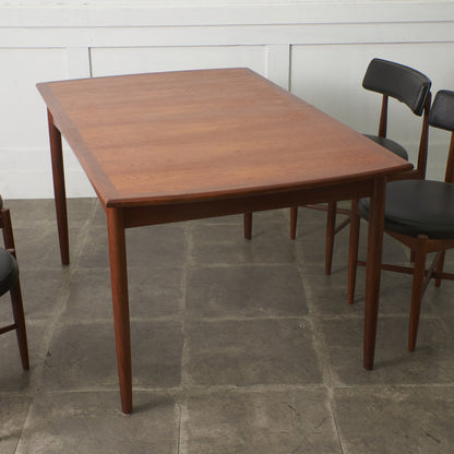 ブラジリア ダイニングテーブル