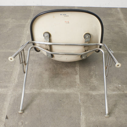 サイドシェルチェア スタッキングベース