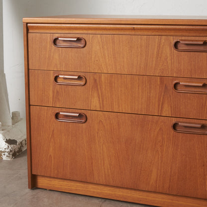 英国 ヴィンテージ 3段 チェスト