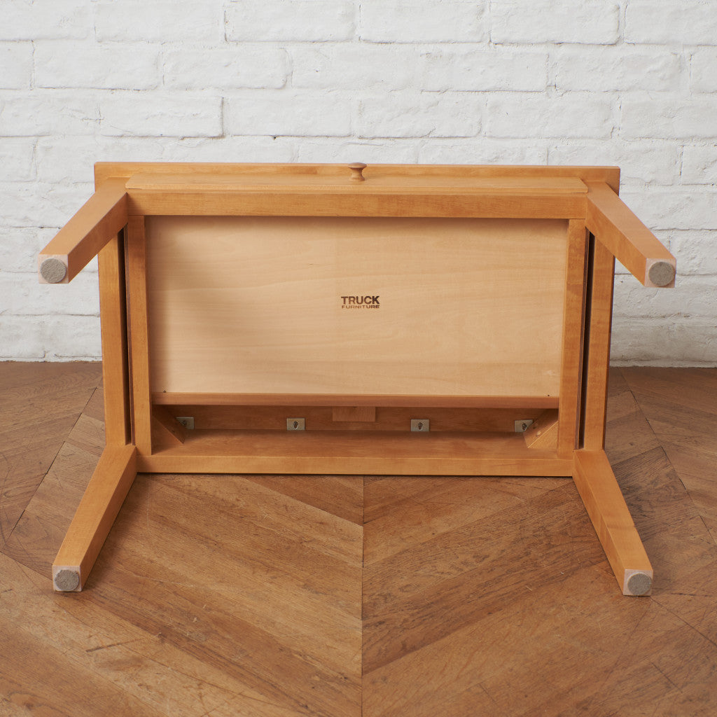 サイドテーブル