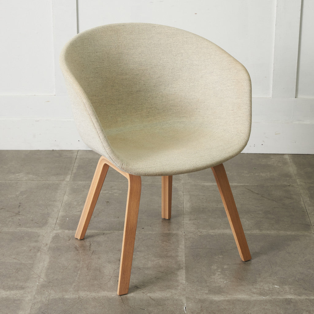 ABOUT A CHAIR アバウト ア チェア