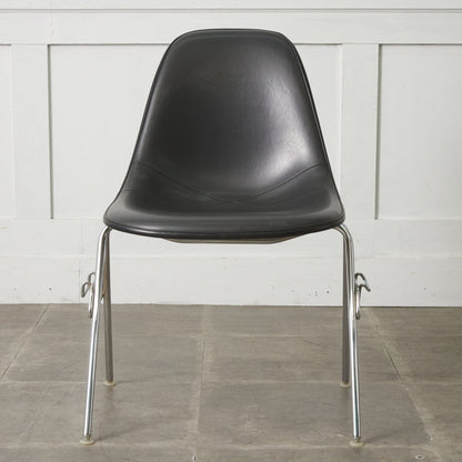 サイドシェルチェア スタッキングベース