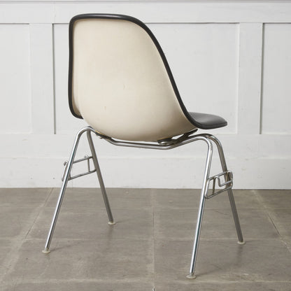 サイドシェルチェア スタッキングベース