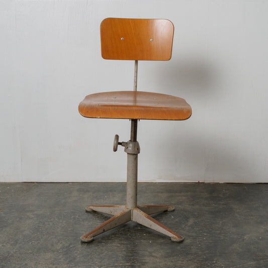 ドラフティングチェア