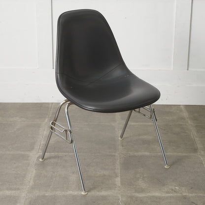 サイドシェルチェア スタッキングベース