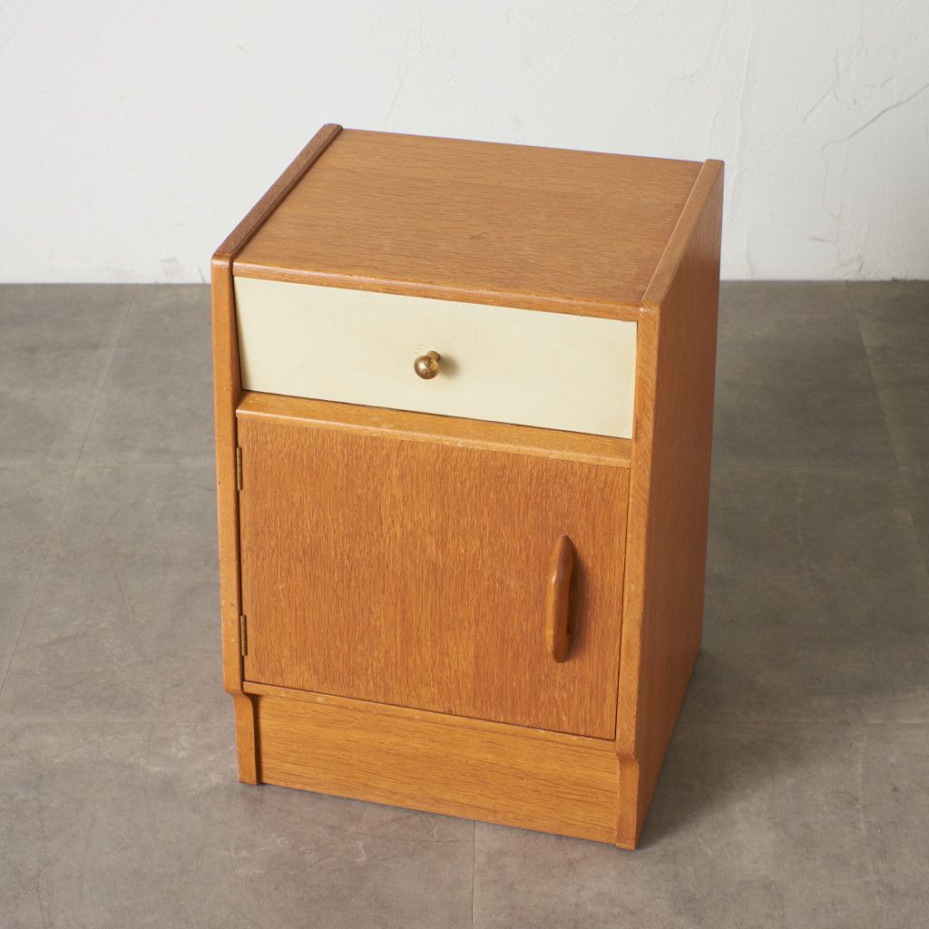 Brandon ベッドサイドキャビネット (B870)