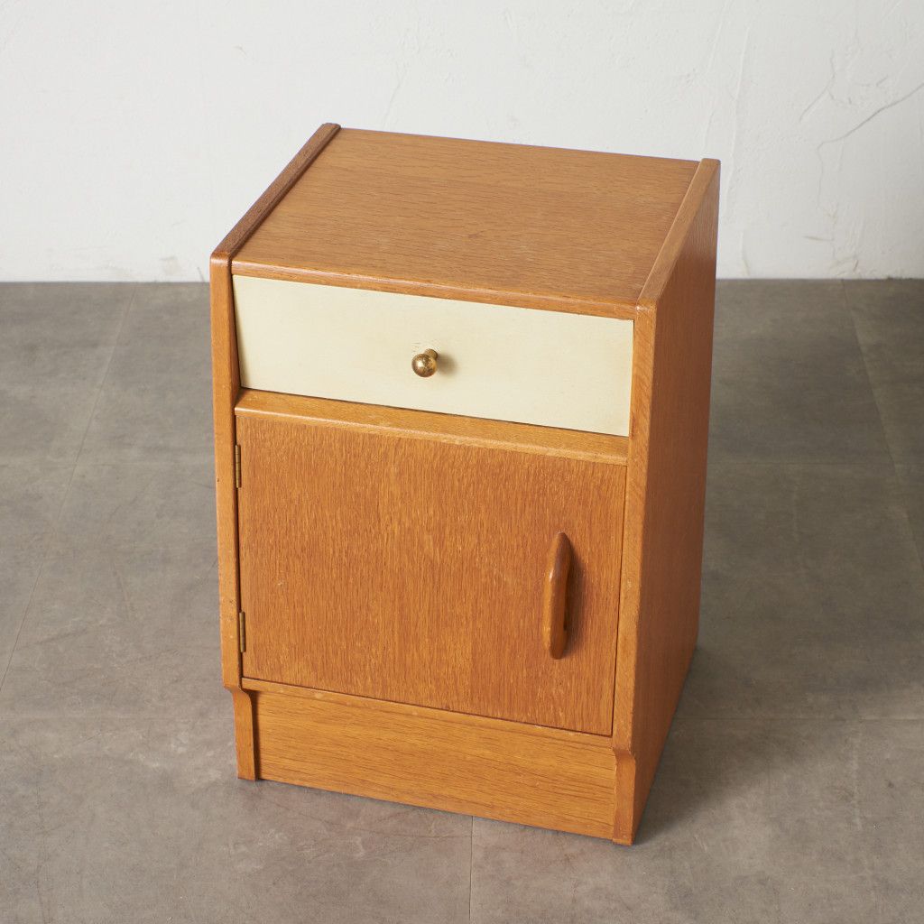 Brandon ベッドサイドキャビネット (B870)