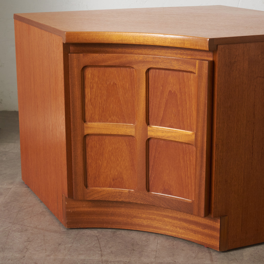 ヴィンテージ 凹型コーナーキャビネット｜ネイサン Nathan – rocca rocca