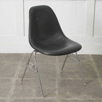 サイドシェルチェア スタッキングベース