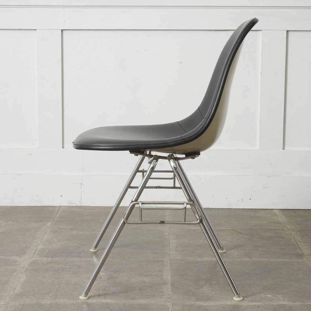 サイドシェルチェア スタッキングベース